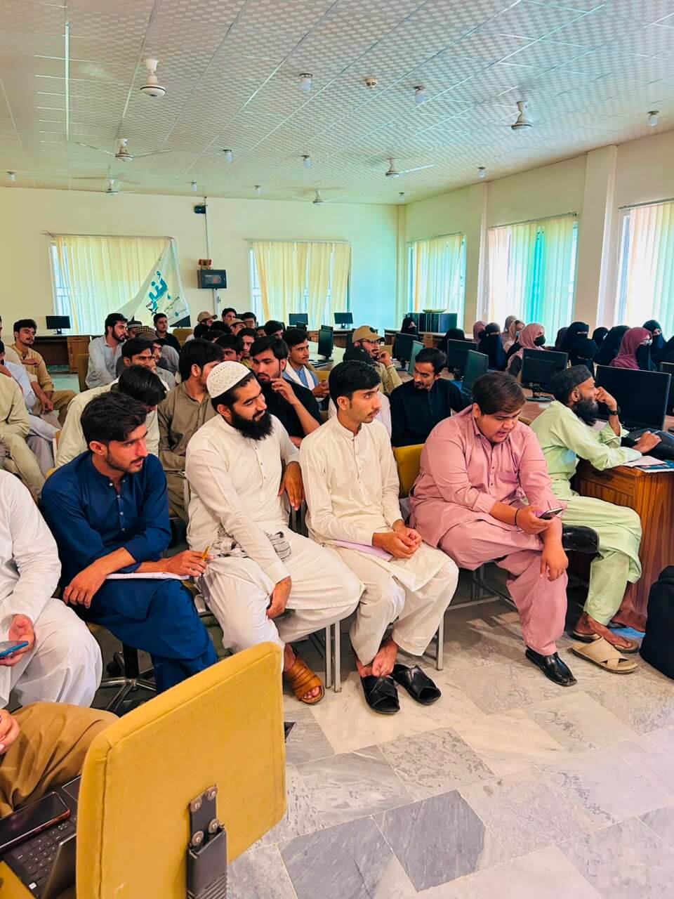 Hunar Tehreek training class in session — photo 10